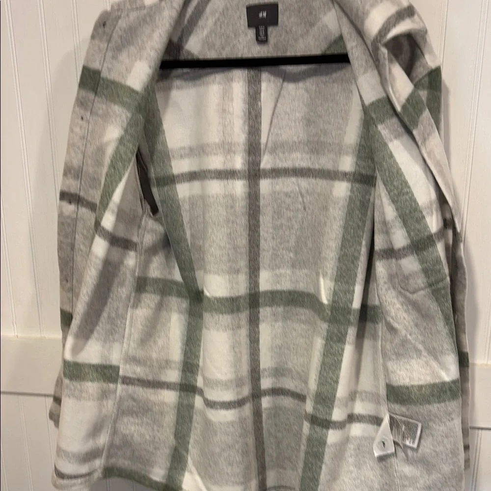 H&M collared,Gray, white & Green plaid, button down, relaxed over-shirt  size M